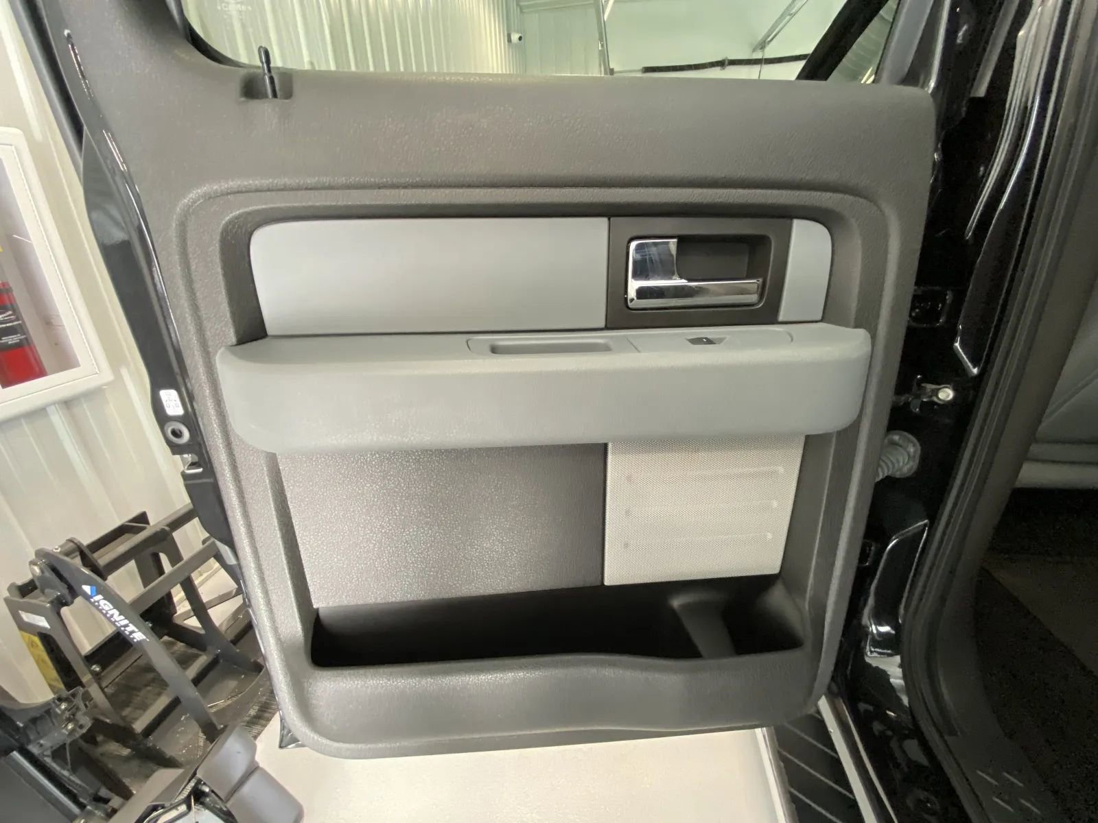 Used 2014 Ford F150 XLT w/ XLT Chrome Package AWD/4WD image 13