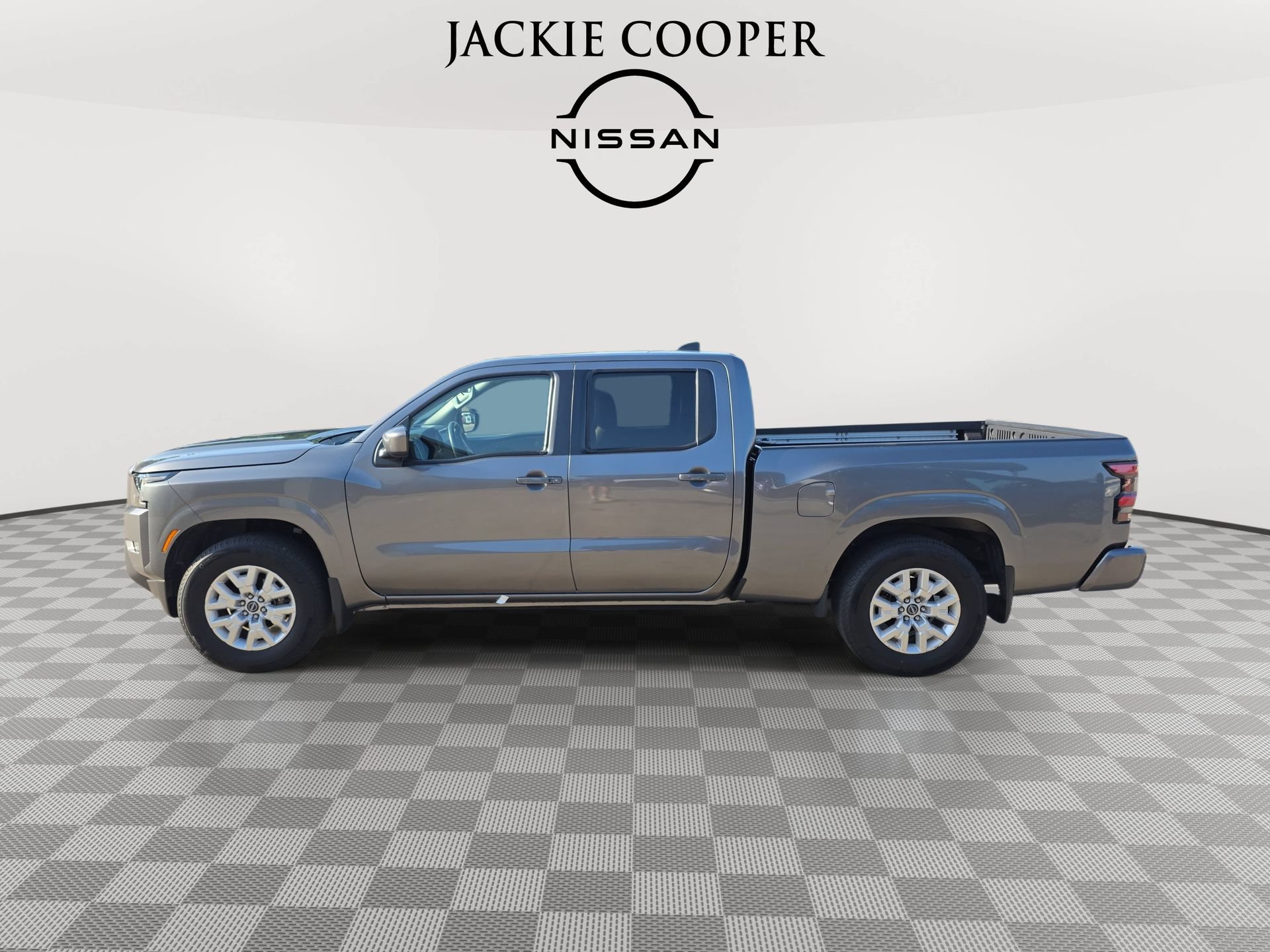 Used 2024 Nissan Frontier SV w/ Technology Package RWD image 8