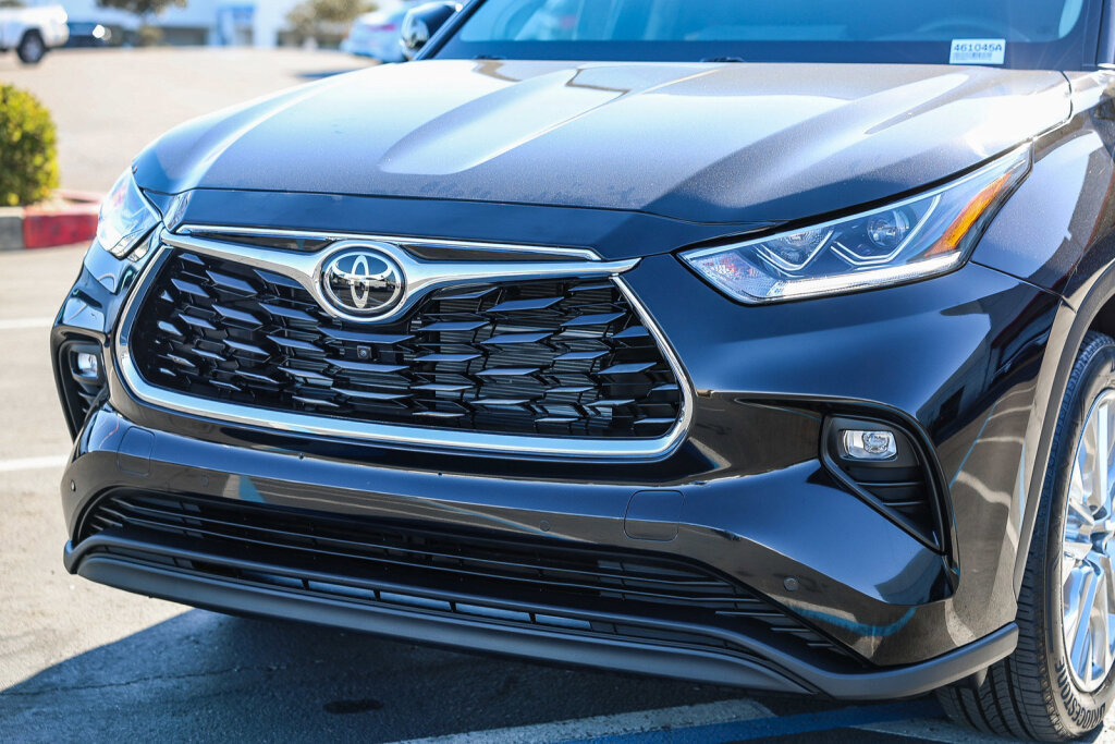 Certified 2025 Toyota Highlander Limited image 21