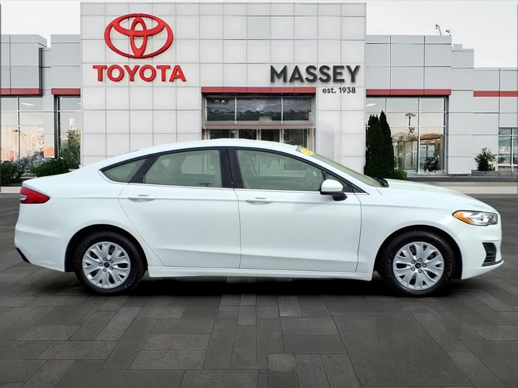Used 2019 Ford Fusion S image 2