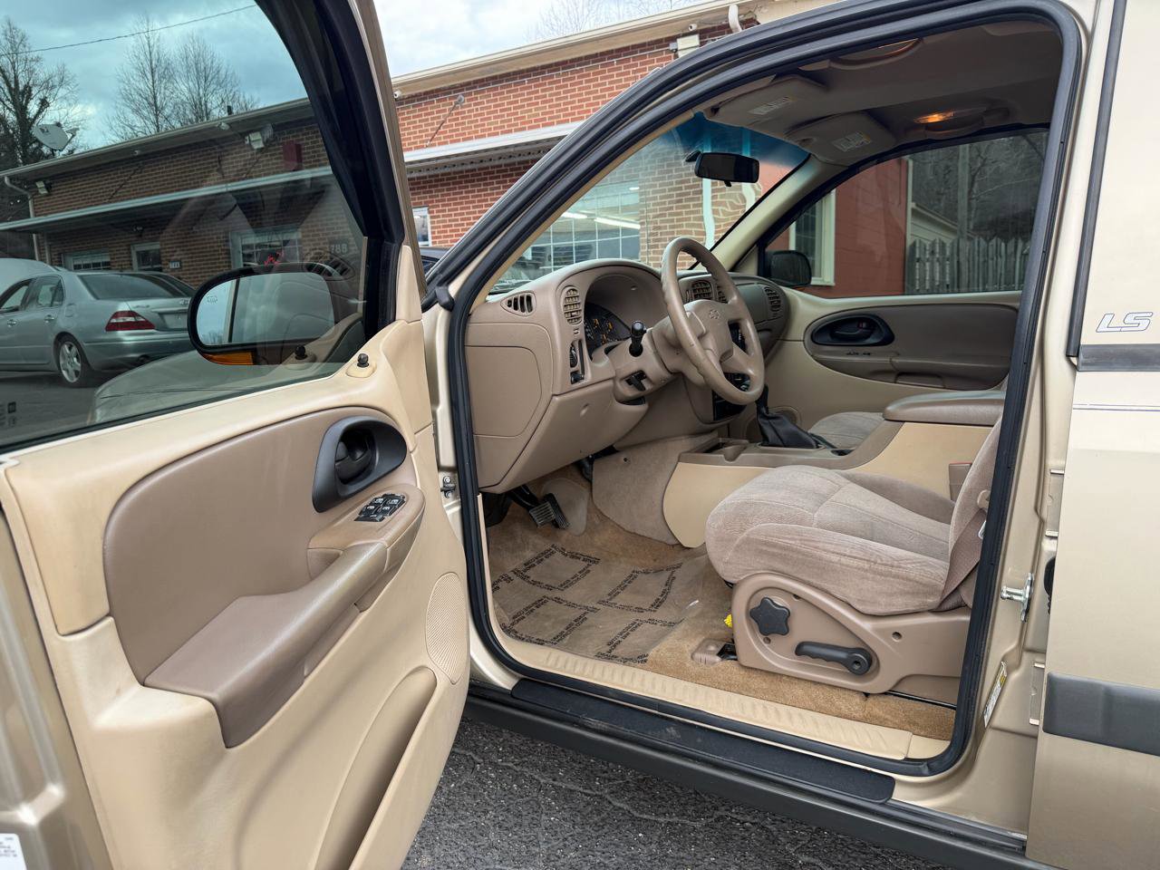 Used 2004 Chevrolet TrailBlazer LS w/ LS Preferred Equipment Group image 8