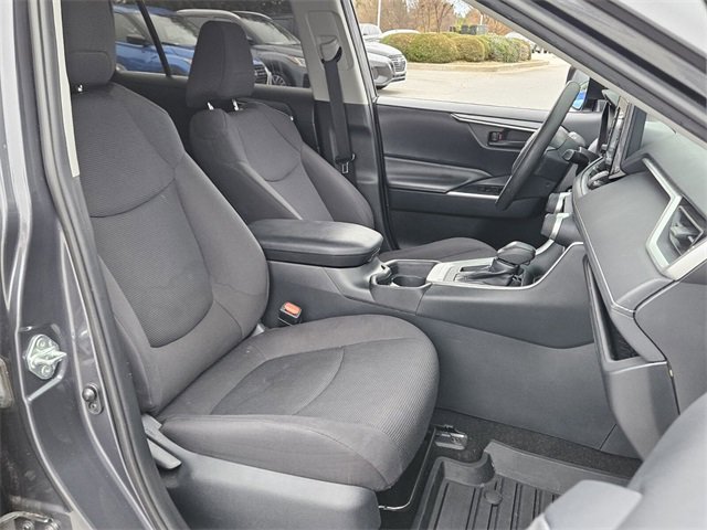 Used 2019 Toyota RAV4 LE image 16