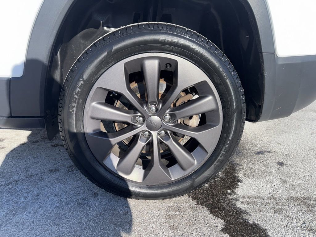 Certified 2021 Jeep Cherokee Latitude Lux 80th Anniv w/ Quick Order Package 26U 80TH image 9