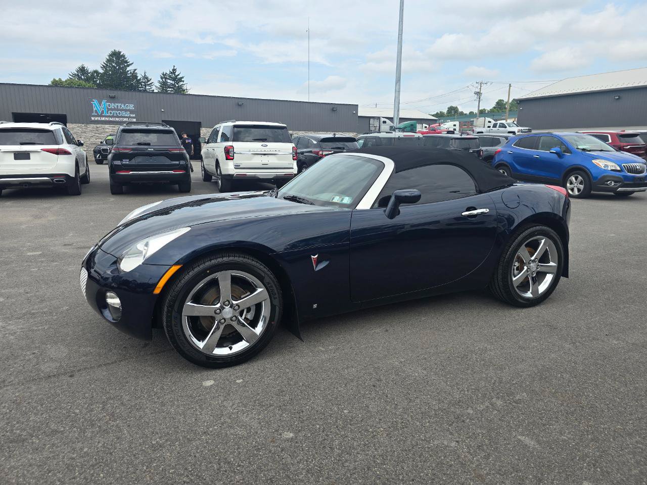 Used 2006 Pontiac Solstice Convertible w/ Premium Package RWD image 3