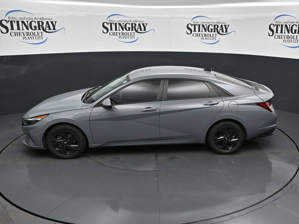 Used 2023 Hyundai Elantra SEL w/ Preferred Accessory Package FWD image 21