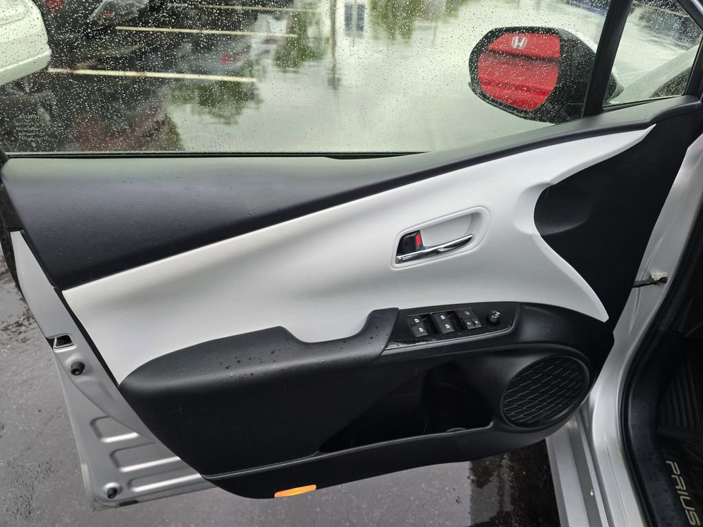 Used 2016 Toyota Prius Three FWD image 12