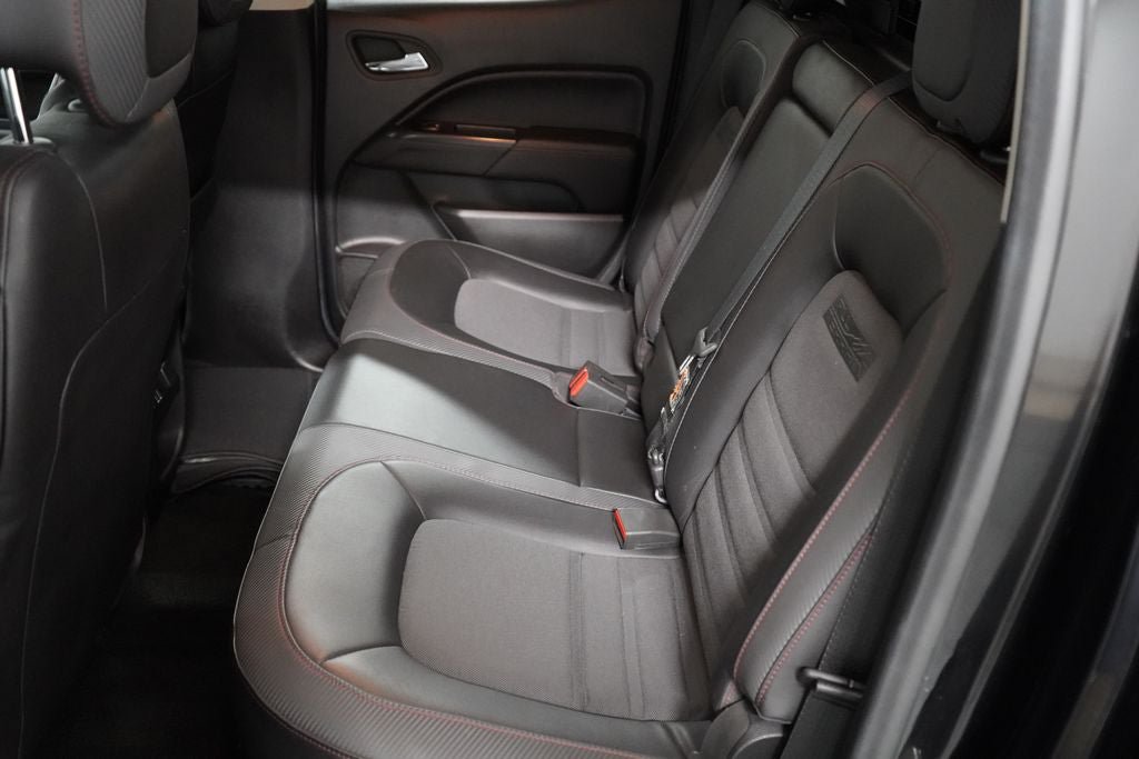 Used 2015 GMC Canyon SLE w/ All-Terrain Package AWD/4WD image 31