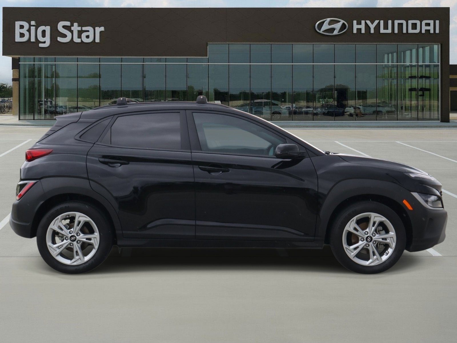 Used 2023 Hyundai Kona SEL FWD image 5