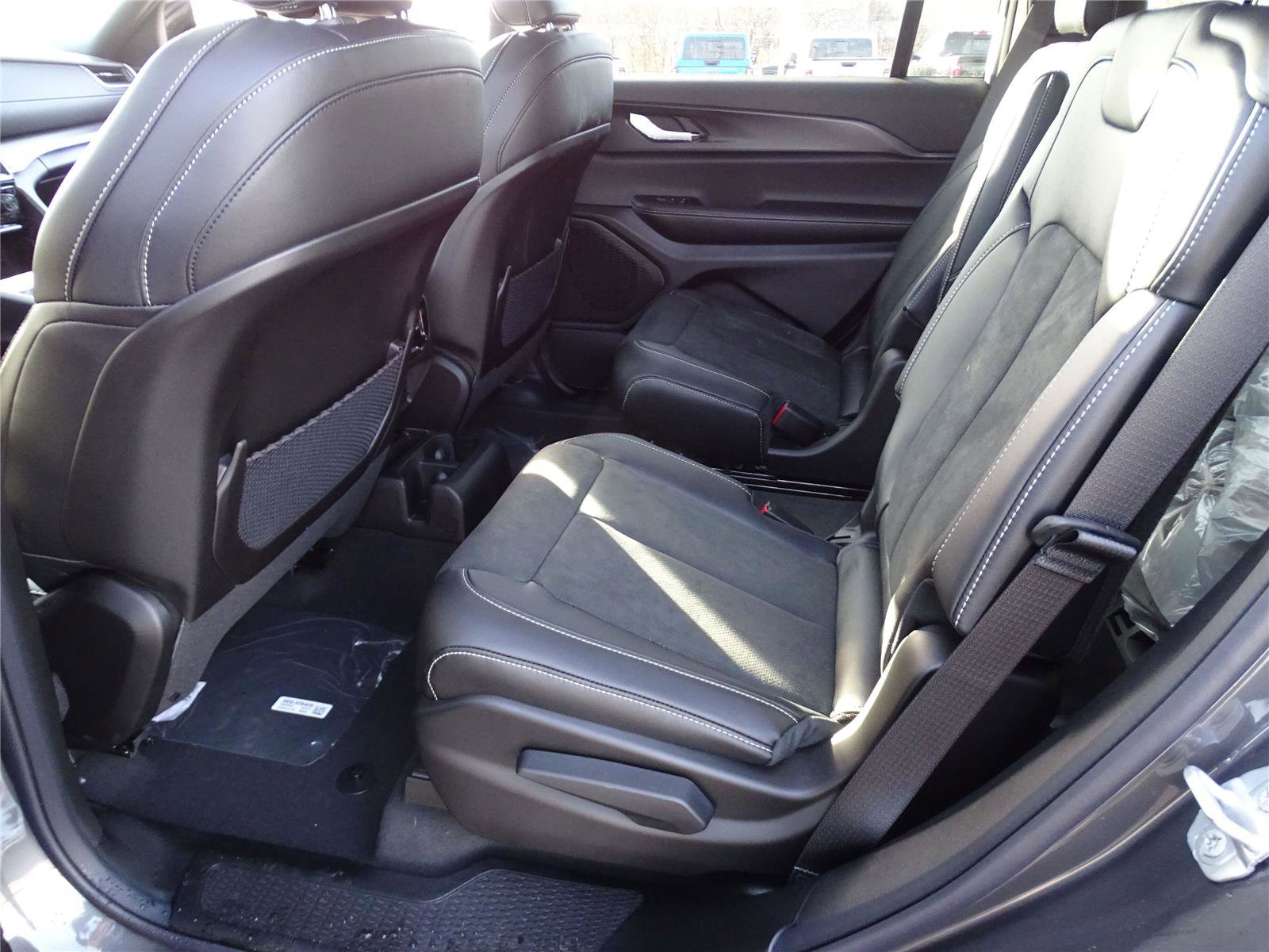 Used 2025 Jeep Grand Cherokee L Altitude image 19