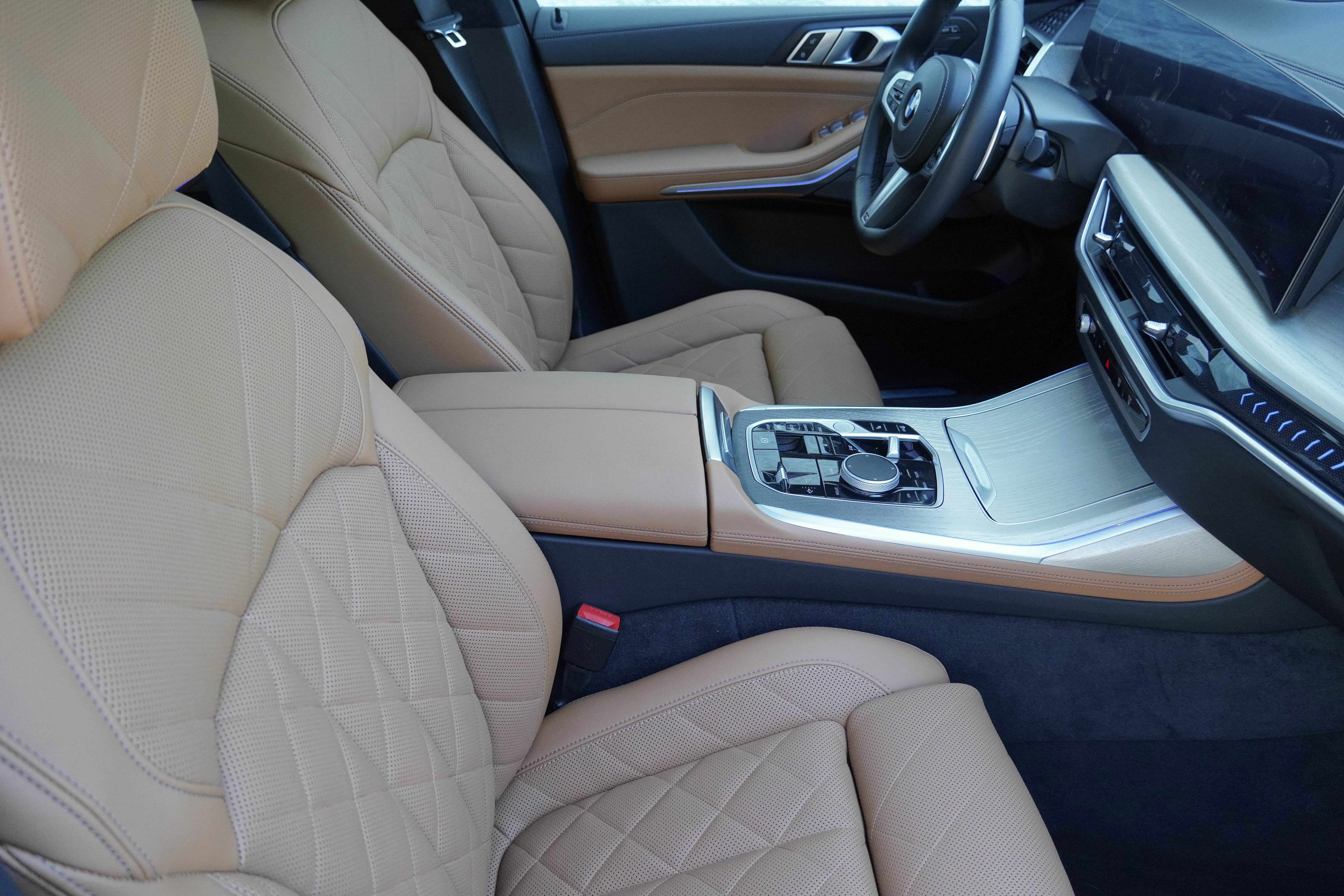 Certified 2024 BMW X7 xDrive40i w/ M Sport Package AWD/4WD image 12