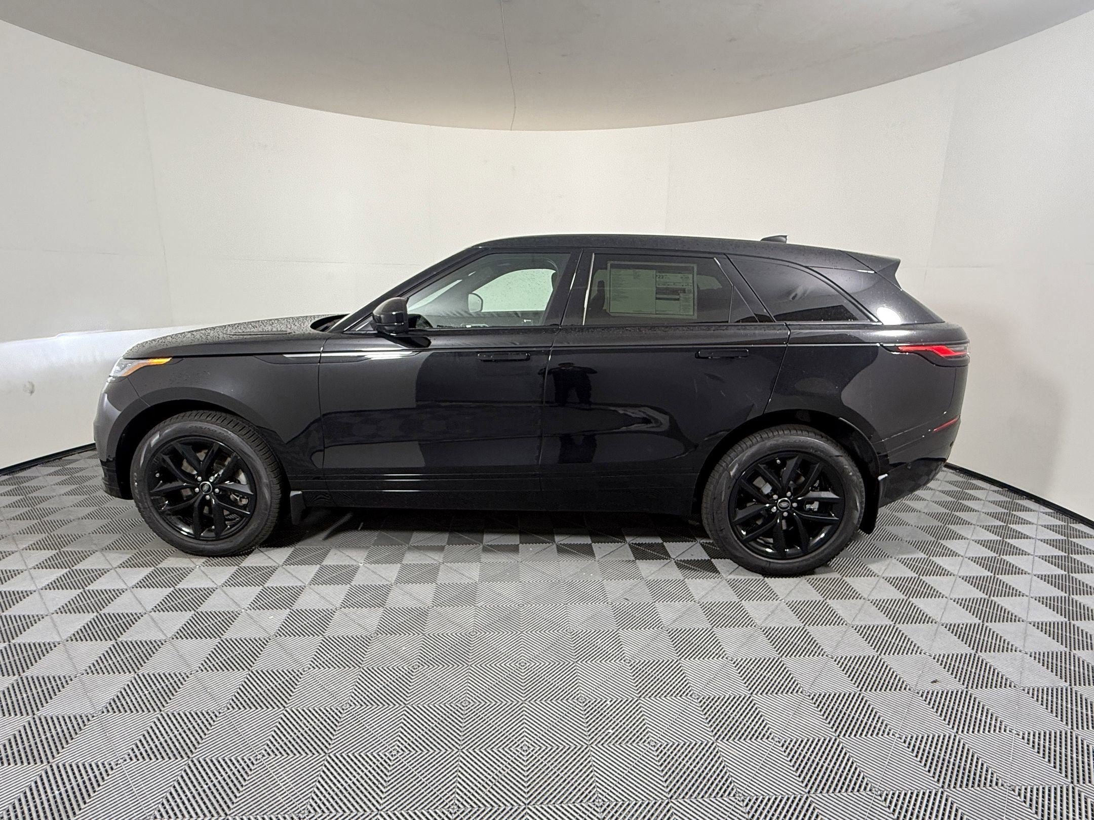 Used 2026 Land Rover Range Rover Velar Dynamic SE AWD/4WD image 2