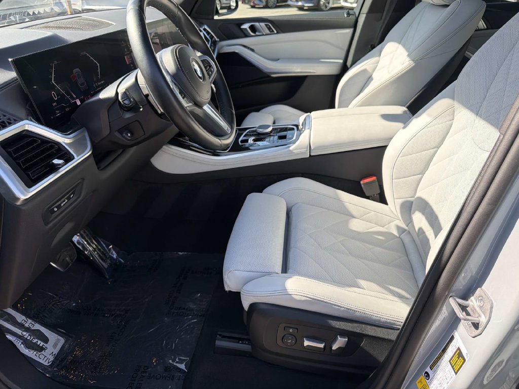 Used 2024 BMW X5 sDrive40i w/ M Sport Package RWD image 15