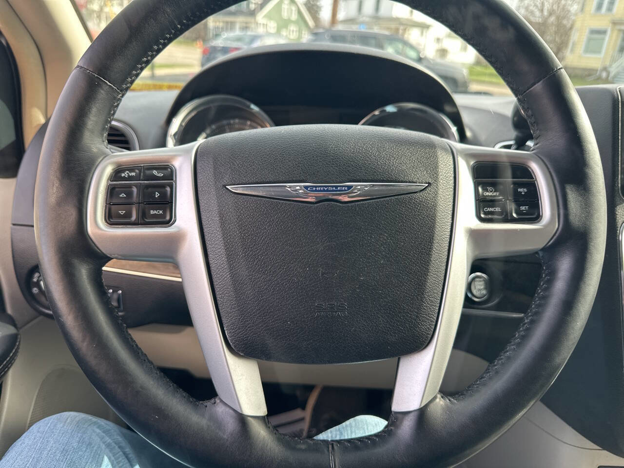 Used 2016 Chrysler Town & Country Touring w/ Driver Convenience Group image 19