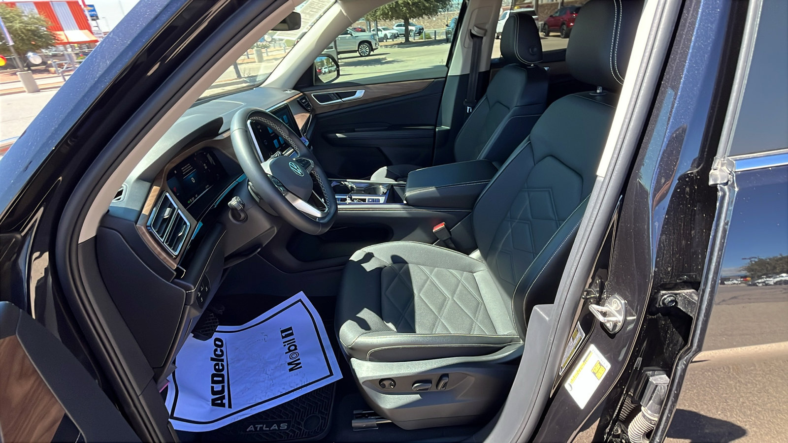 Used 2024 Volkswagen Atlas SE w/ Black Wheel Package image 10