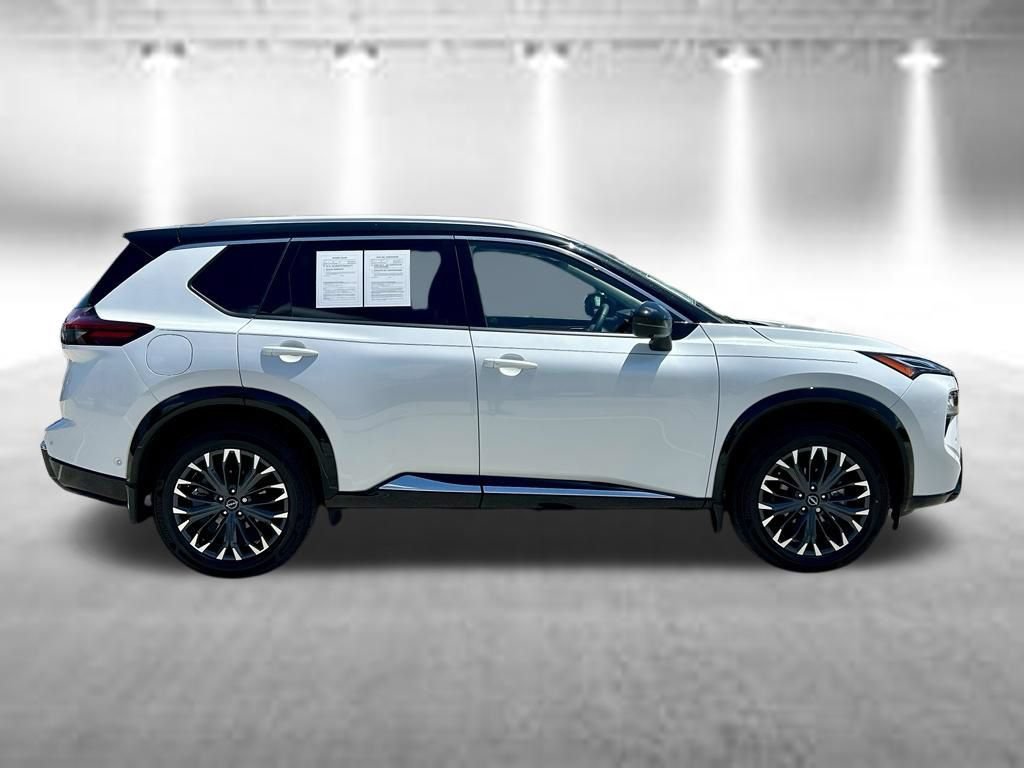 Certified 2024 Nissan Rogue Platinum FWD image 5