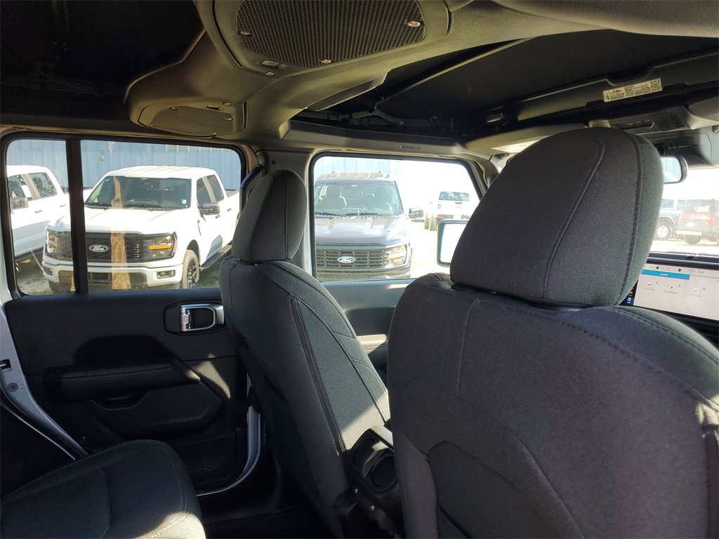 Used 2024 Jeep Wrangler Sahara image 30