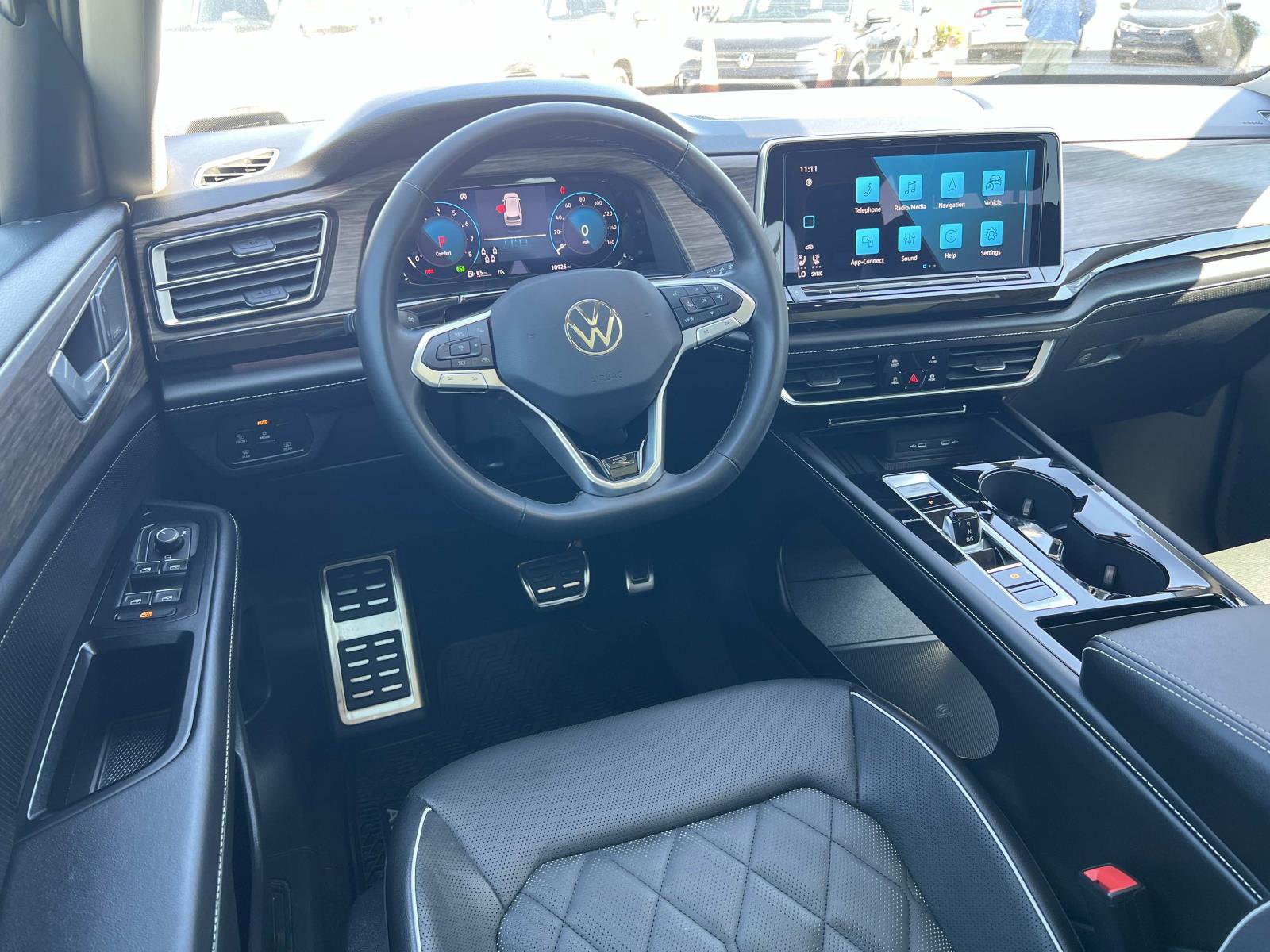 Certified 2025 Volkswagen Atlas SEL Premium R-Line image 7