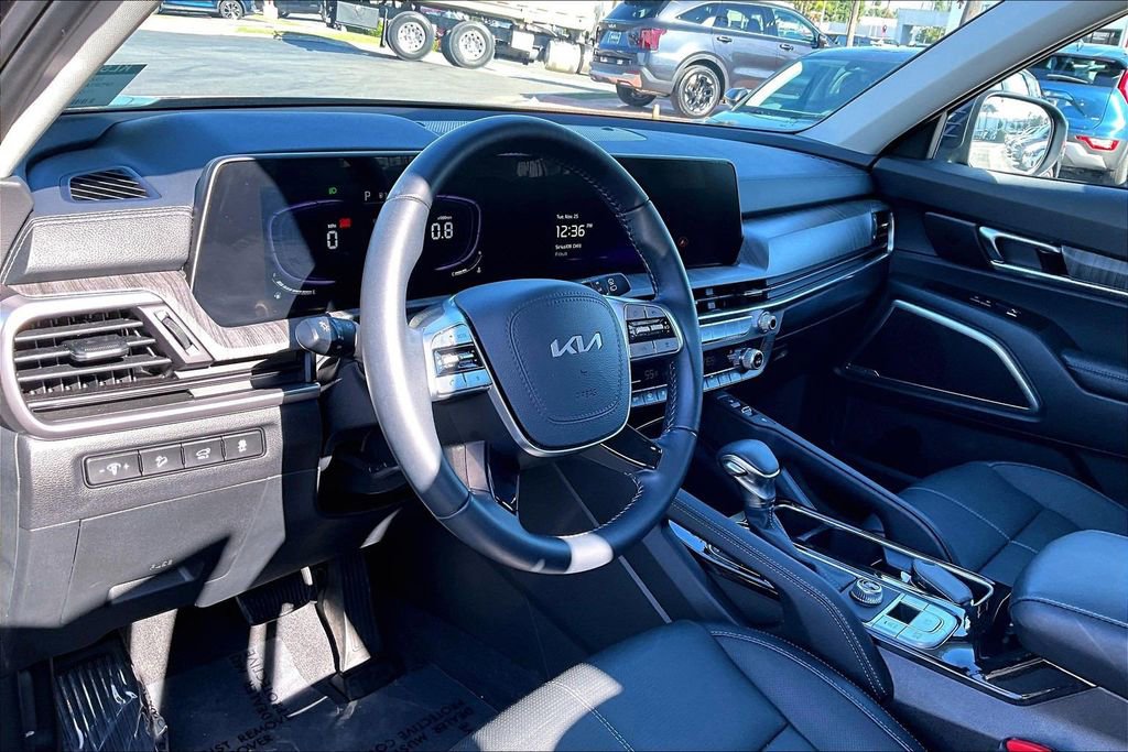 Used 2025 Kia Telluride EX image 9
