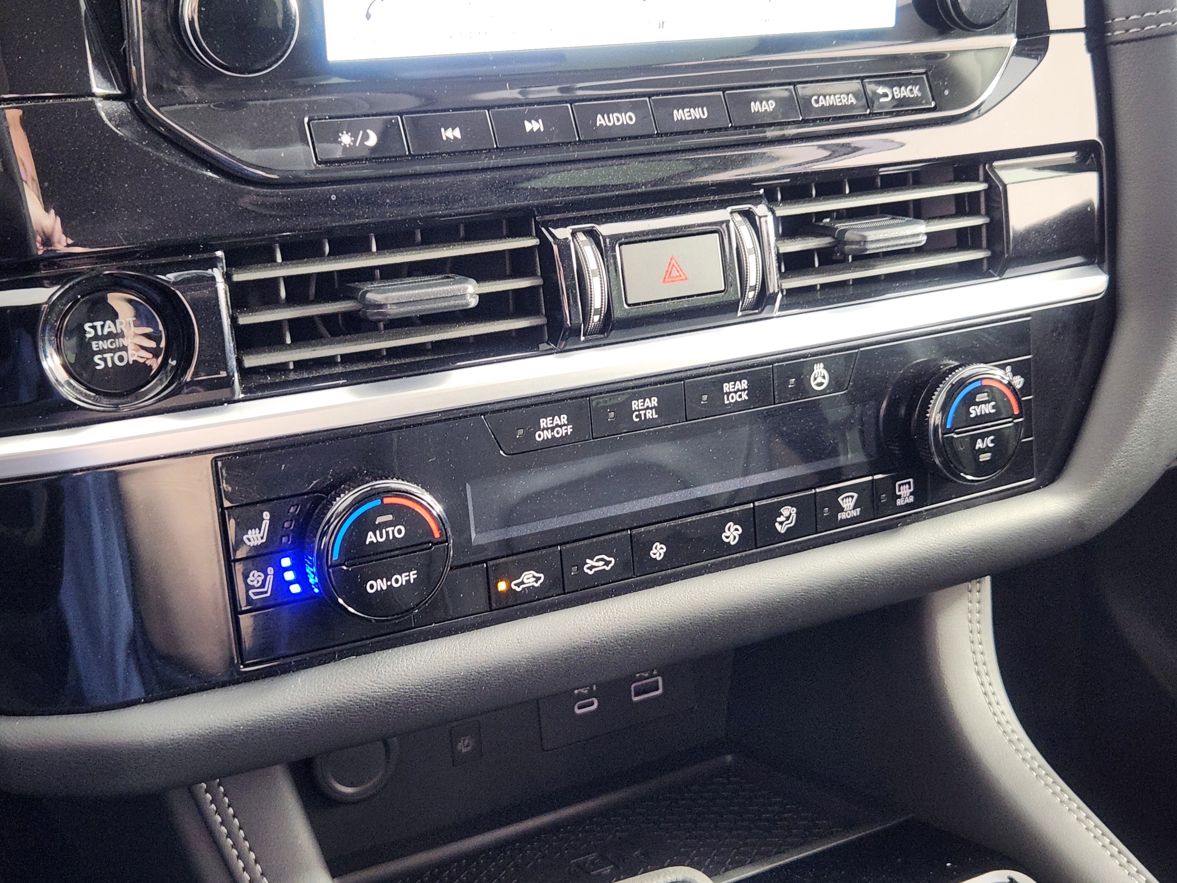 Used 2025 Nissan Pathfinder Platinum image 24