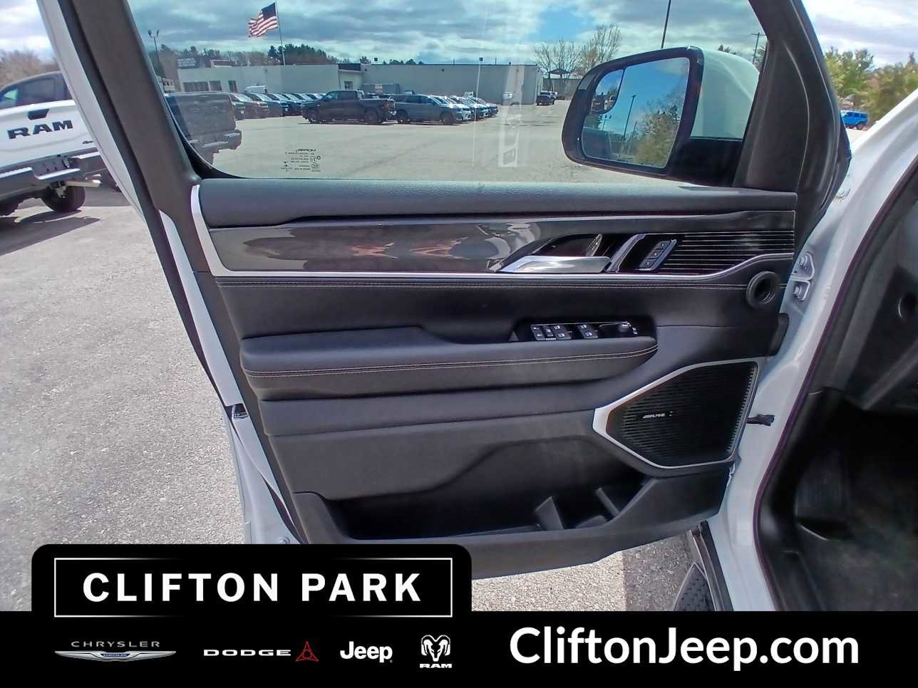 Used 2022 Jeep Wagoneer Series I w/ Convenience Group I AWD/4WD image 9