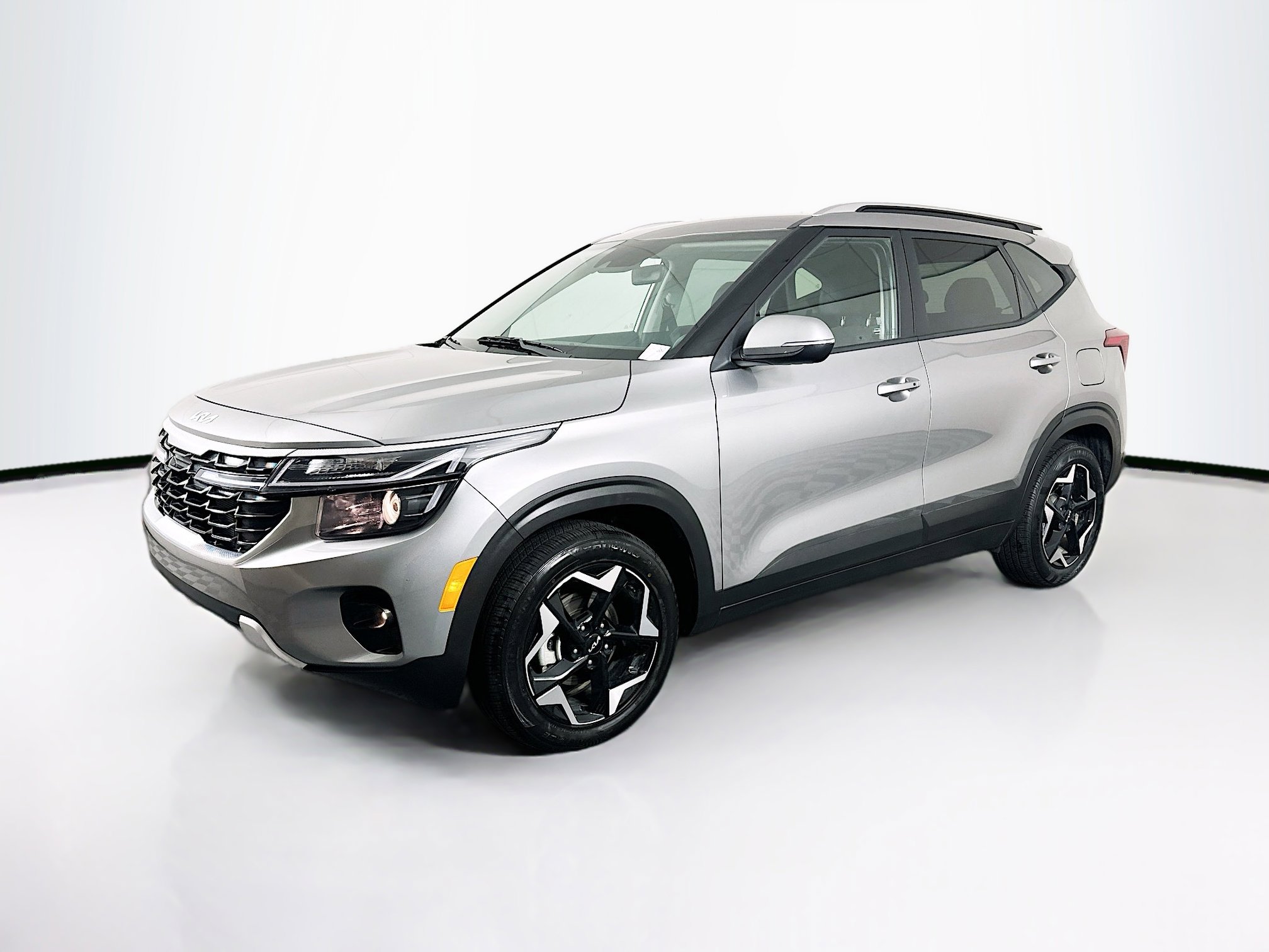 Used 2025 Kia Seltos S image 3