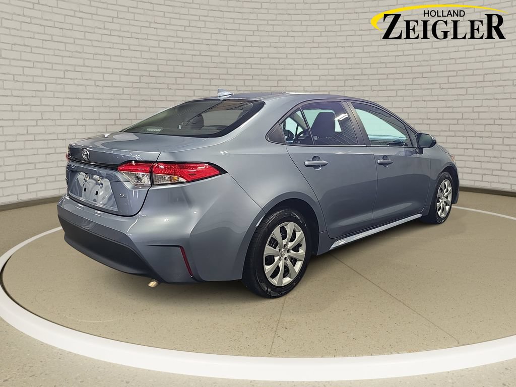 Used 2025 Toyota Corolla LE FWD image 5