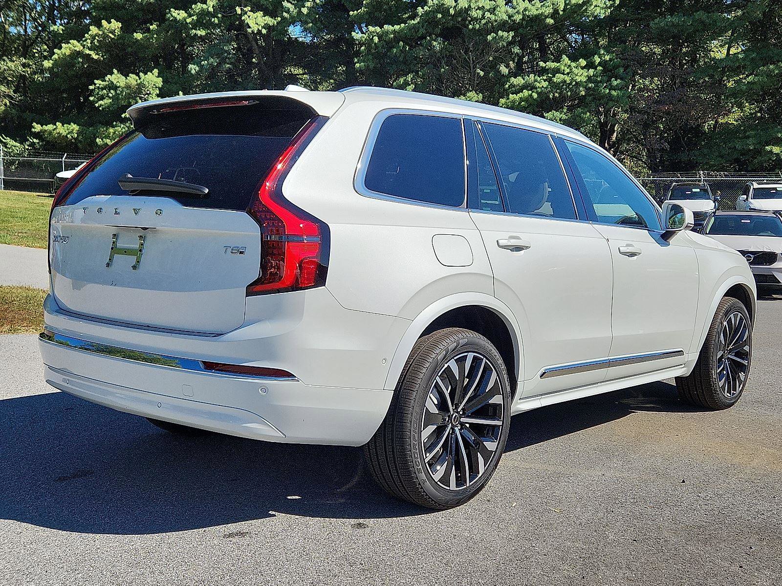 New 2026 Volvo XC90 T8 Plus w/ Protection Package image 4