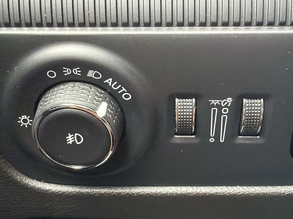 Used 2024 Jeep Wagoneer L Series II RWD image 20