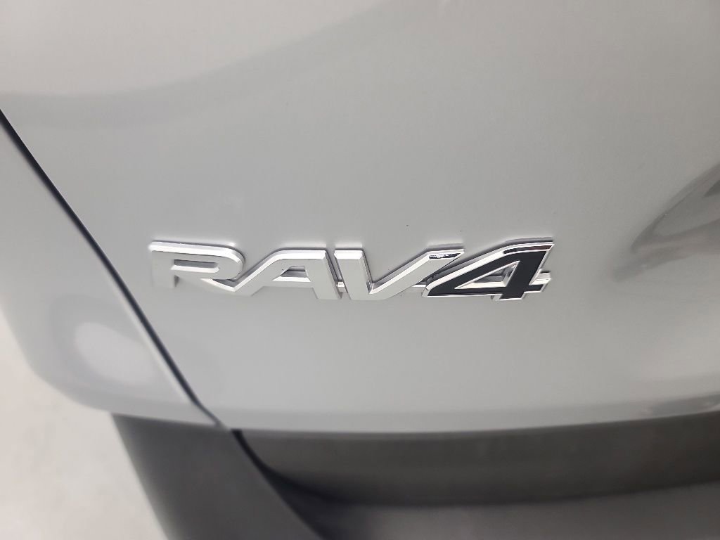 Used 2025 Toyota RAV4 XLE AWD/4WD image 12