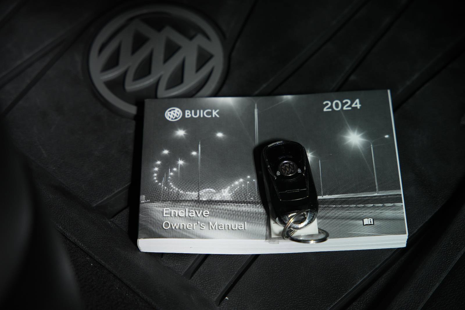 Used 2024 Buick Enclave Premium w/ Experience Buick Package image 19