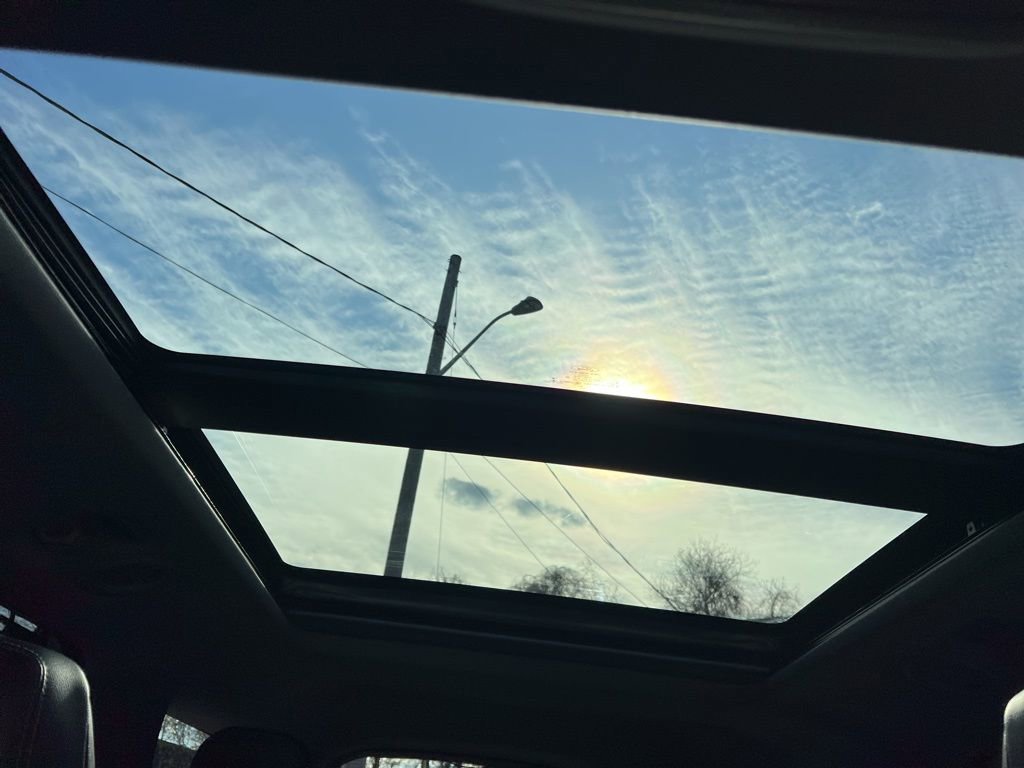 Used 2022 Ford Explorer Limited w/ Equipment Group 301A AWD/4WD image 27