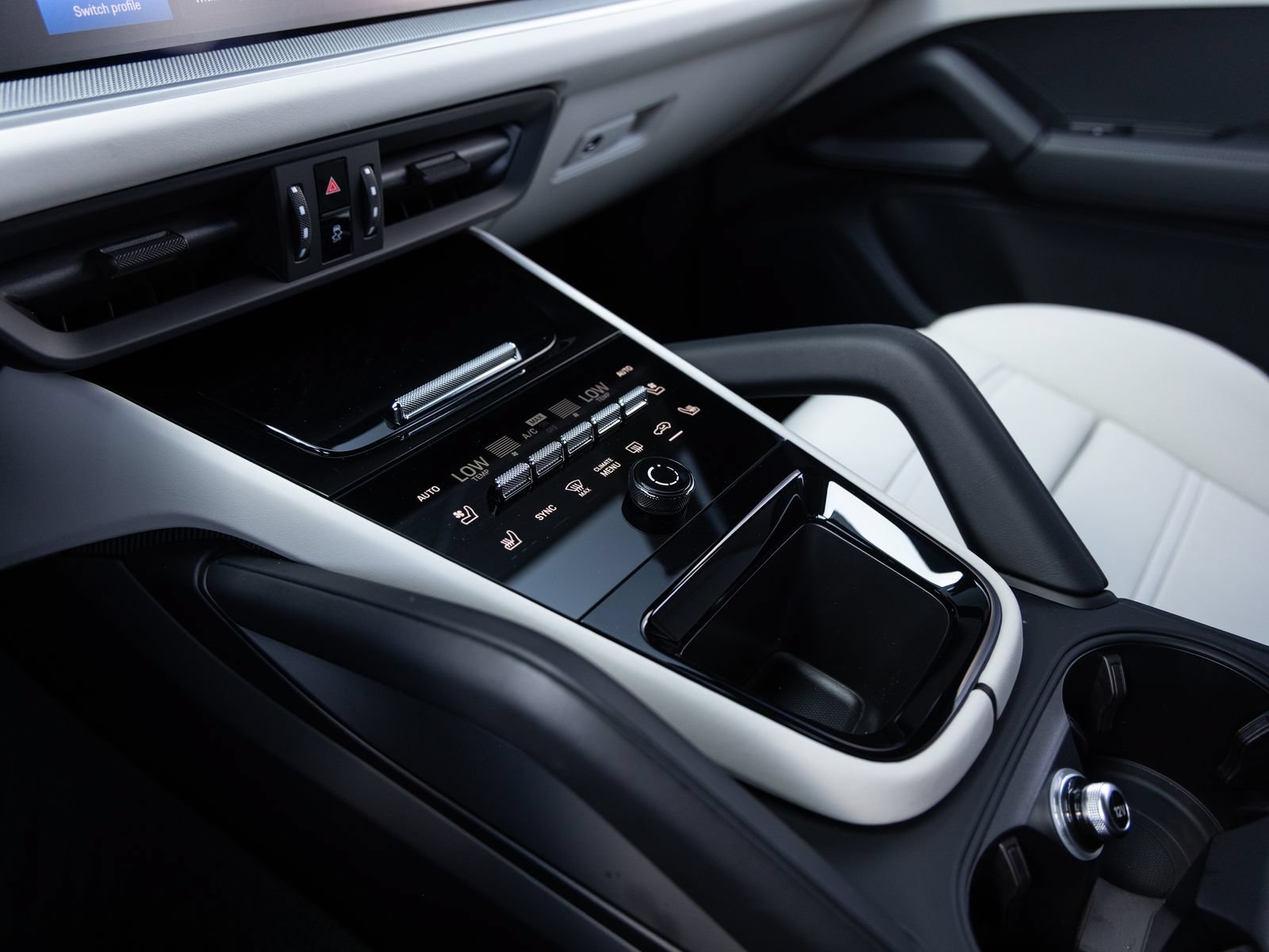 New 2026 Porsche Cayenne Coupe AWD/4WD image 18