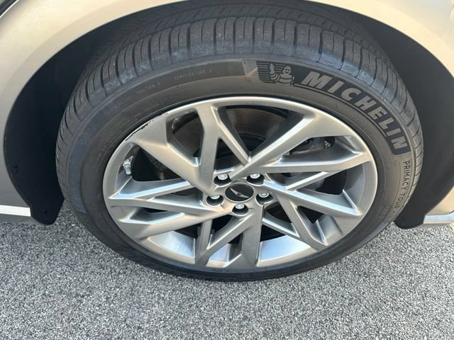 Used 2025 Genesis GV60 Advanced AWD/4WD image 9