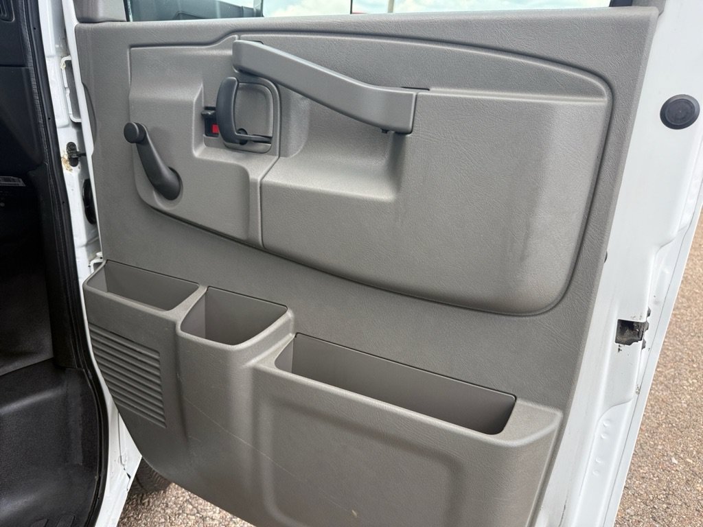 Used 2018 GMC Savana 3500 w/ Driver Convenience Package RWD image 20