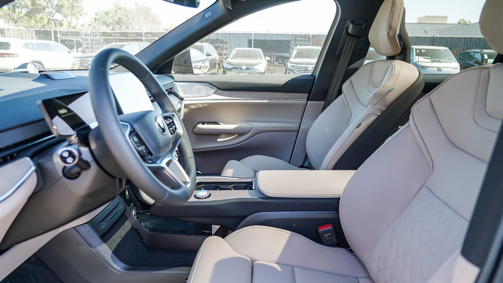 New 2025 Volvo EX90 Ultra image 20