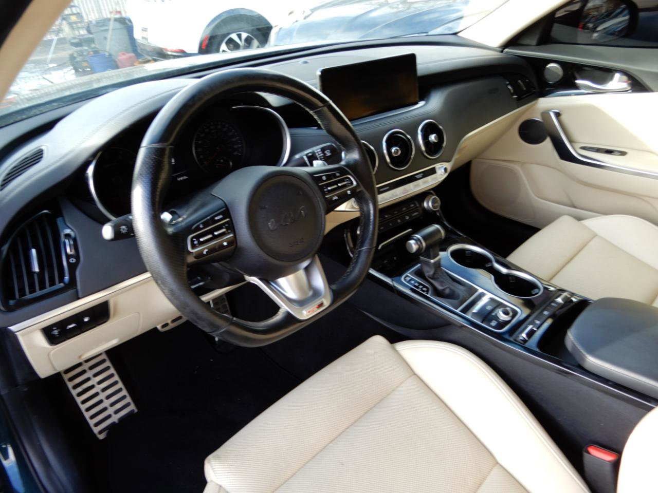 Used 2022 Kia Stinger GT-Line w/ Sun & Sound Package image 11