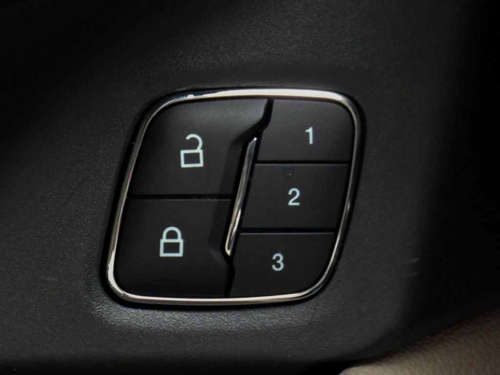 Used 2024 Ford Expedition Max Limited image 18