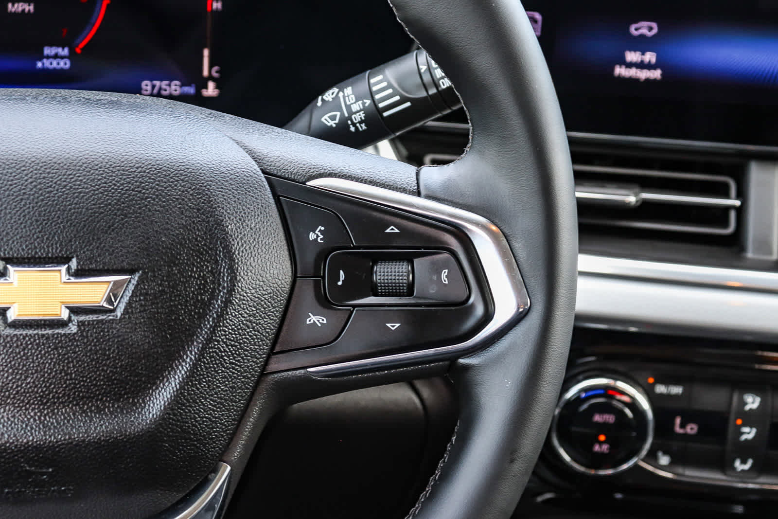 Used 2024 Chevrolet Trax LT w/ Driver Confidence Package image 18