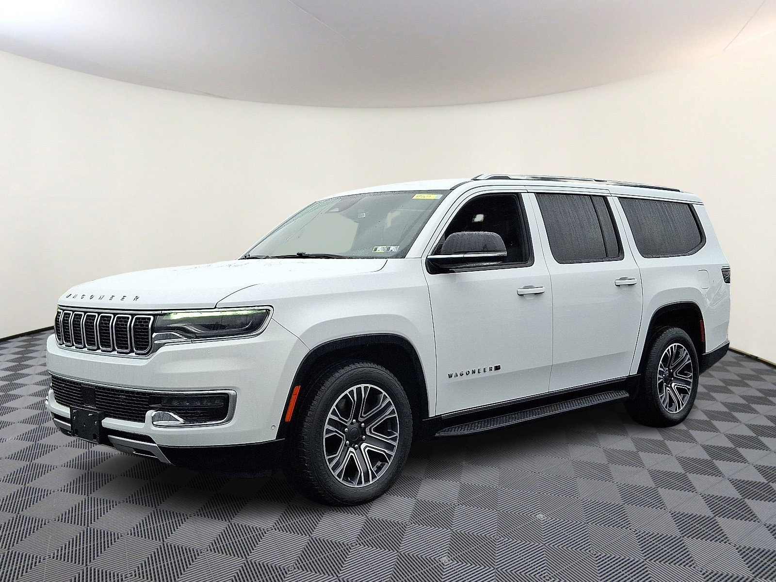 Used 2024 Jeep Wagoneer L Series II w/ Flexible Seating Group image 3