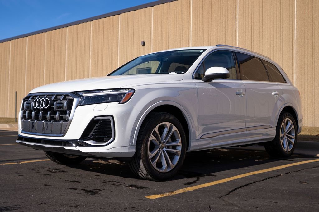 Used 2025 Audi Q7 2.0T Premium Plus w/ Premium Plus Package image 4