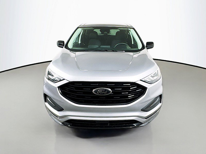 Used 2022 Ford Edge SE w/ Black Appearance Package image 2