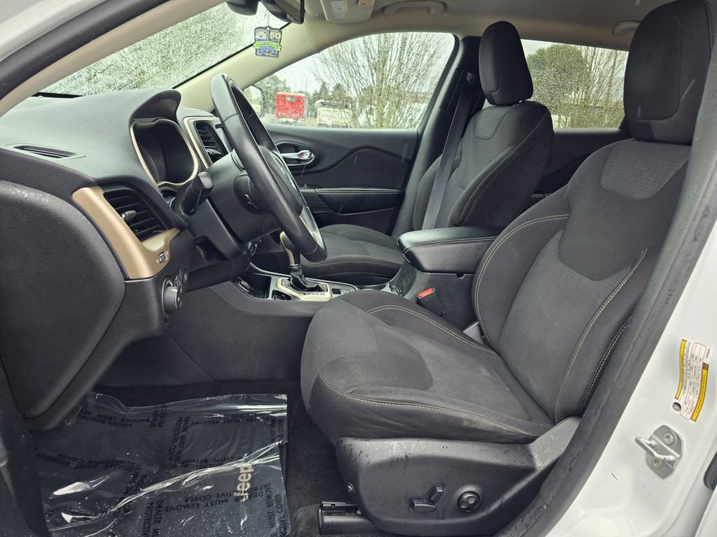 Used 2015 Jeep Cherokee Latitude w/ Comfort/Convenience Group FWD image 11