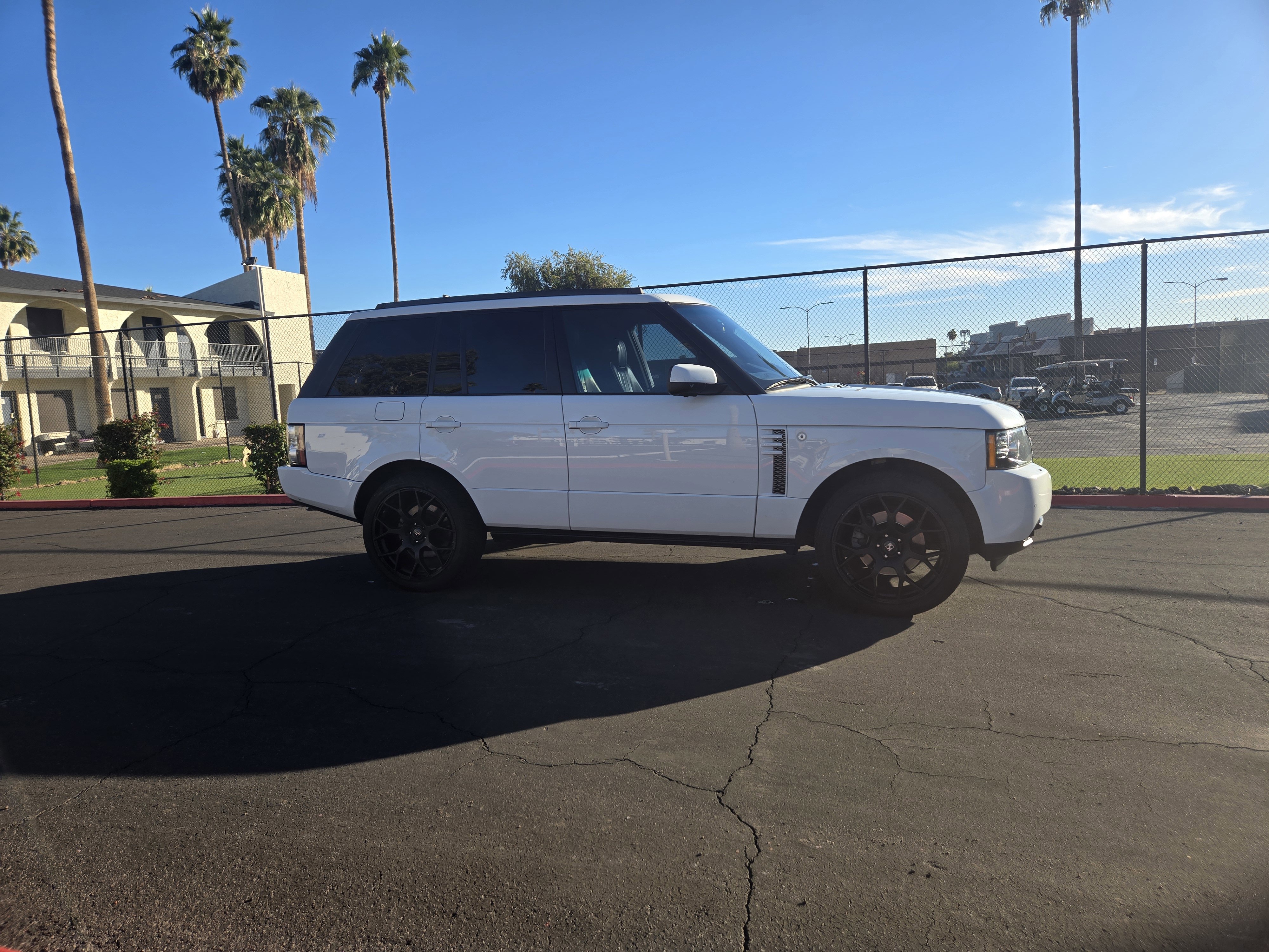 Used 2012 Land Rover Range Rover HSE LUX image 5