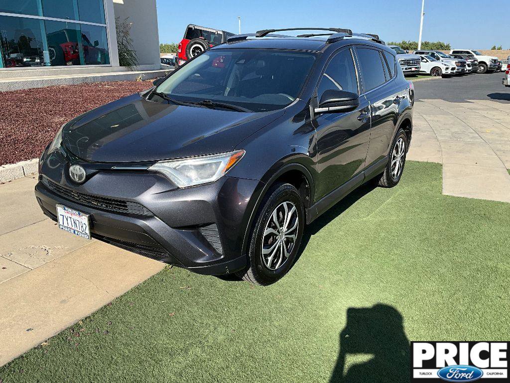 Used 2017 Toyota RAV4 LE image 1