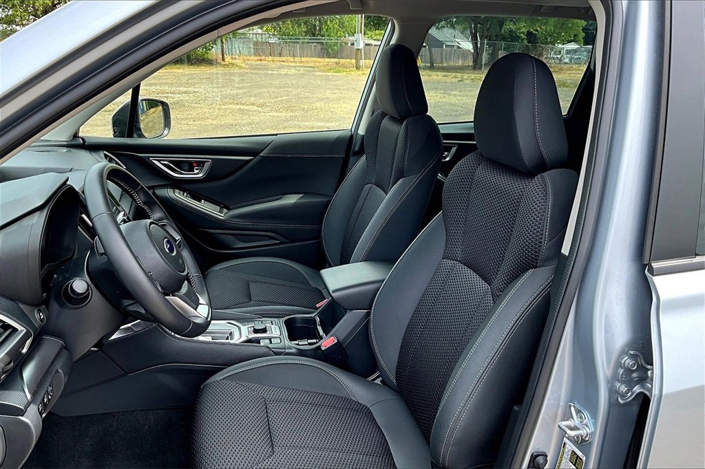 Used 2024 Subaru Forester Premium image 8