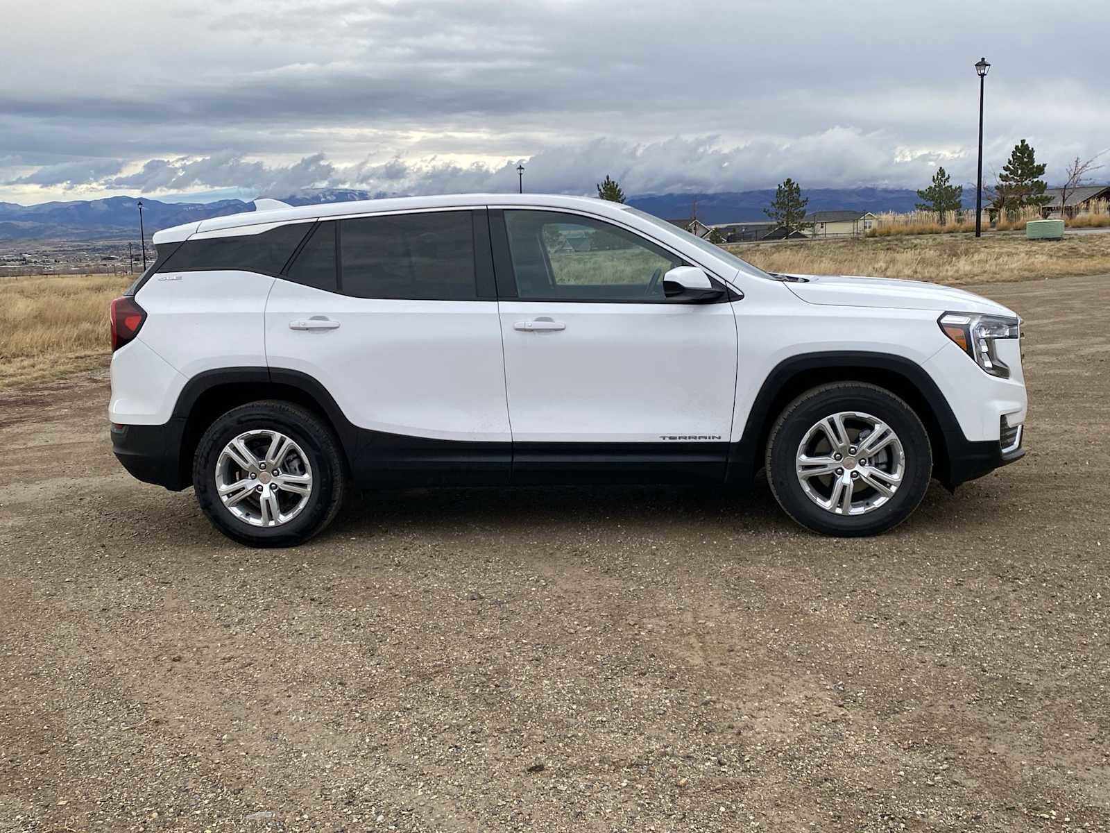 Used 2024 GMC Terrain SLE image 23