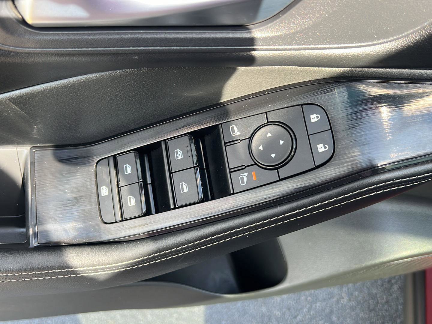 Used 2024 Nissan Rogue SV w/ SV Premium Package image 33