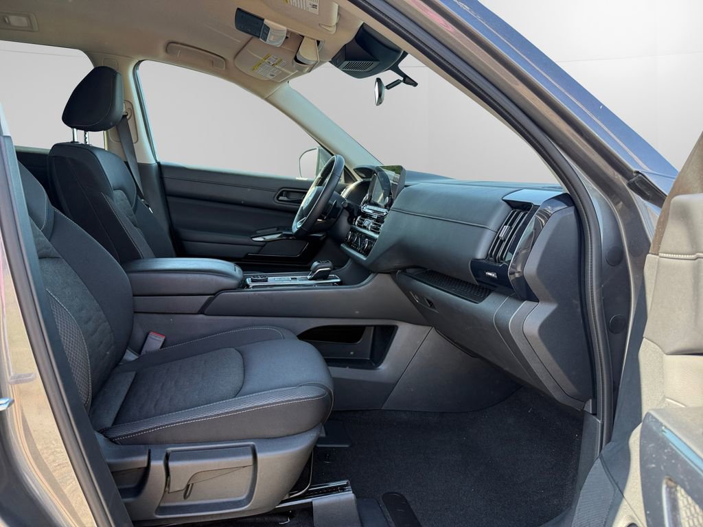 Used 2025 Nissan Pathfinder SV AWD/4WD image 15