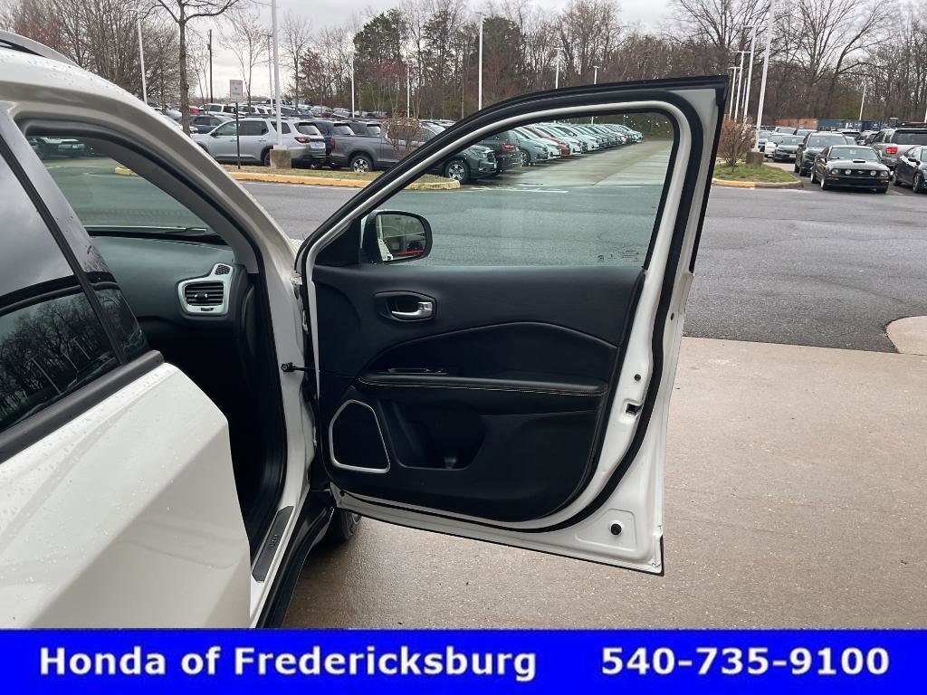 Used 2019 Jeep Compass Latitude w/ Popular Equipment Group AWD/4WD image 19