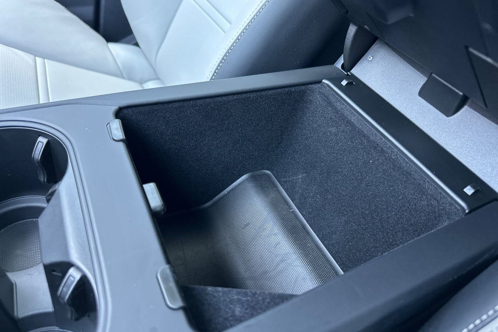 Used 2025 Porsche Cayenne S image 45